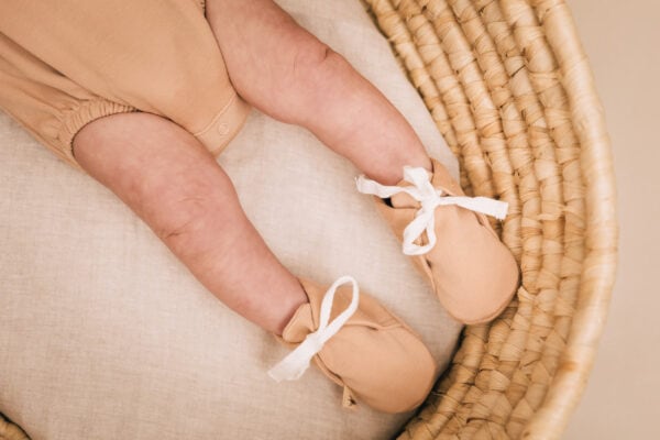 Baby wearing outfit and hair ribbon in pima cotton | UAUA Collections