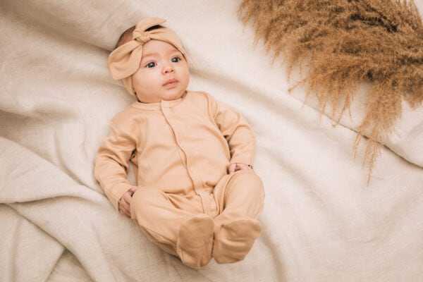 Baby wearing outfit and ribbon in pima cotton | UAUA Collections