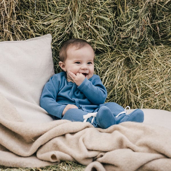 Baby wearing footie in pima cotton - azul - cuzco collection | UAUA Collections
