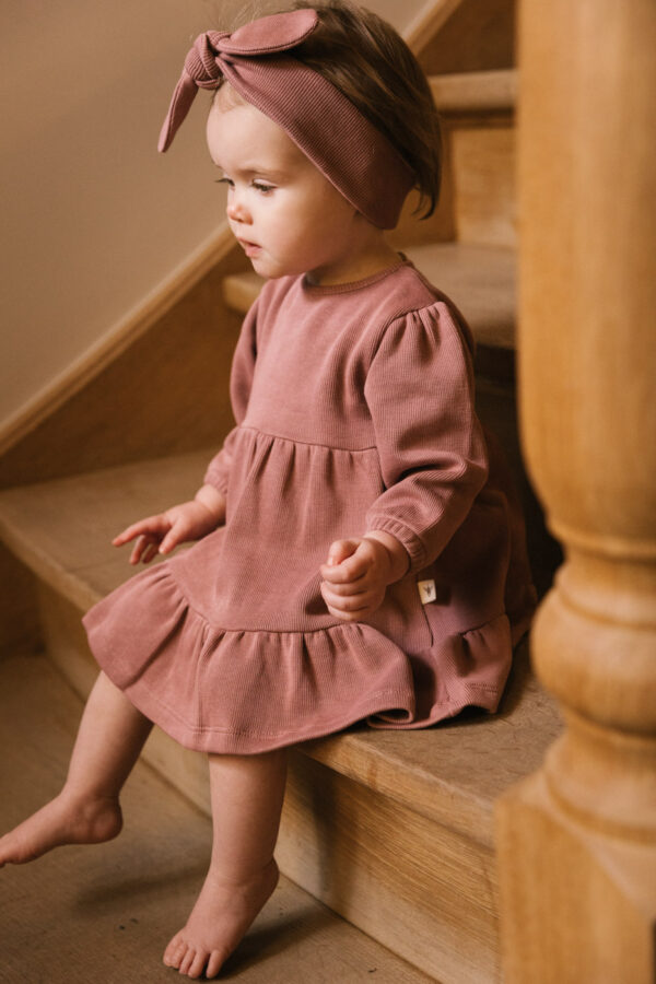 Baby girl wearing dress and hair ribbon in pima cotton - hibisco - Puno Collection | UAUA Collections