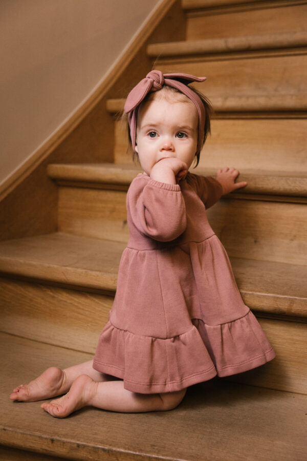 Toddler wearing dress and hair ribbon in pima cotton - hibisco - Puno Collection | UAUA Collections