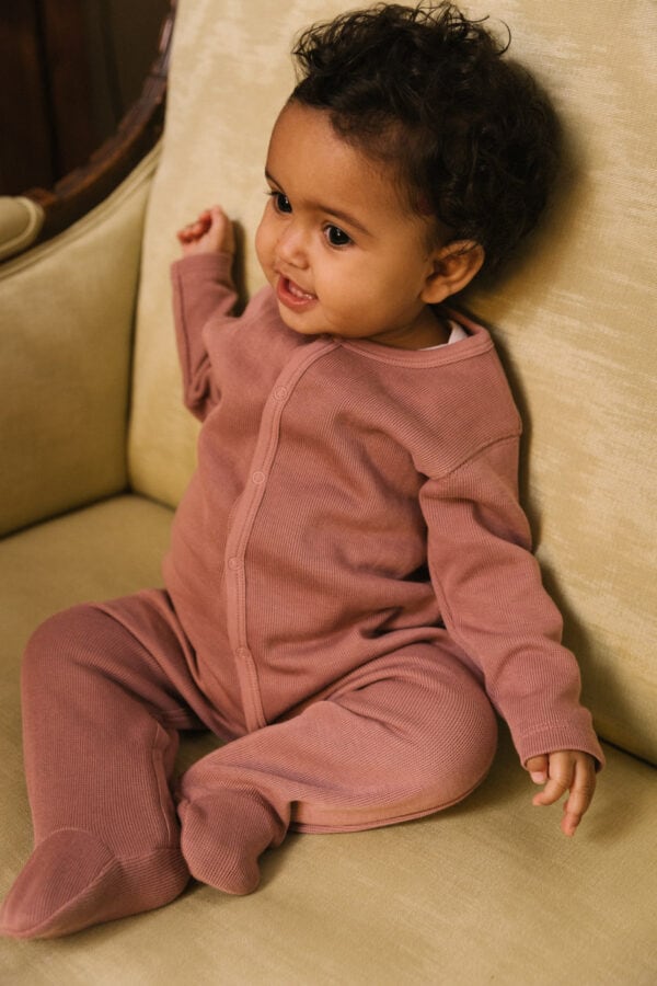 Toddler wearing basic footie in pima cotton - hibisco - Puno Collection | UAUA Collections