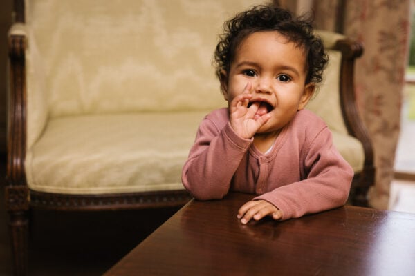 Toddler wearing basic footie in pima cotton - hibisco - Puno Collection | UAUA Collections