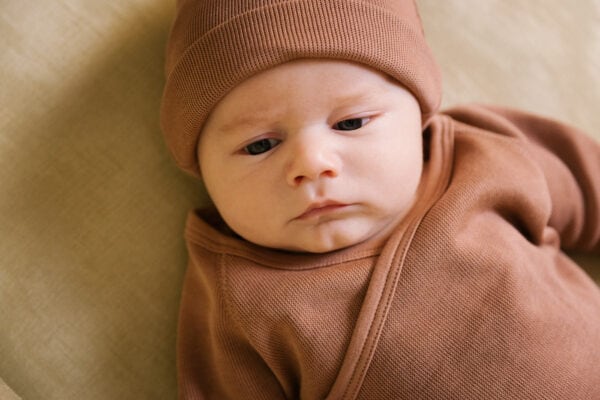 Baby wearing outfit in pima cotton - biscotti - Puno Collection | UAUA Collections