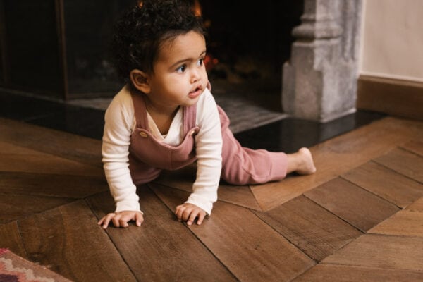 Toddler wearing overall in pima cotton - hibisco- Puno Collection | UAUA Collections