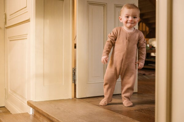 Baby wearing basic footie in pima cotton - biscotti - Puno Collection | UAUA Collections