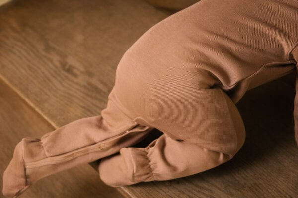 Baby wearing basic footie in pima cotton - biscotti - Puno Collection | UAUA Collections