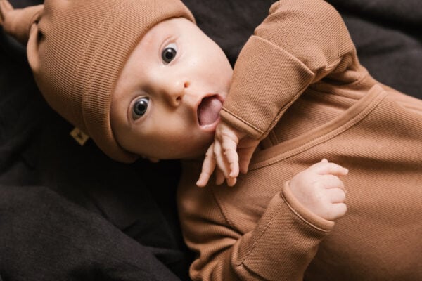 Baby wearing gown and baby hat in pima cotton - biscotti - Puno Collection | UAUA Collections