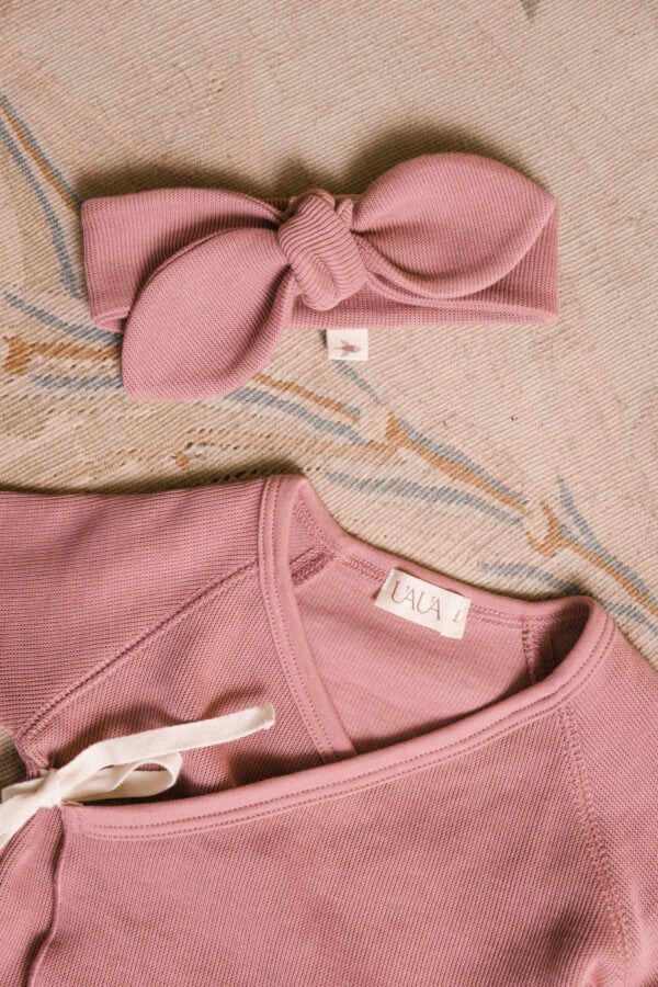 Footie and hair ribbon in pima cottoon - hibisco - Puno Collection | UAUA Collections